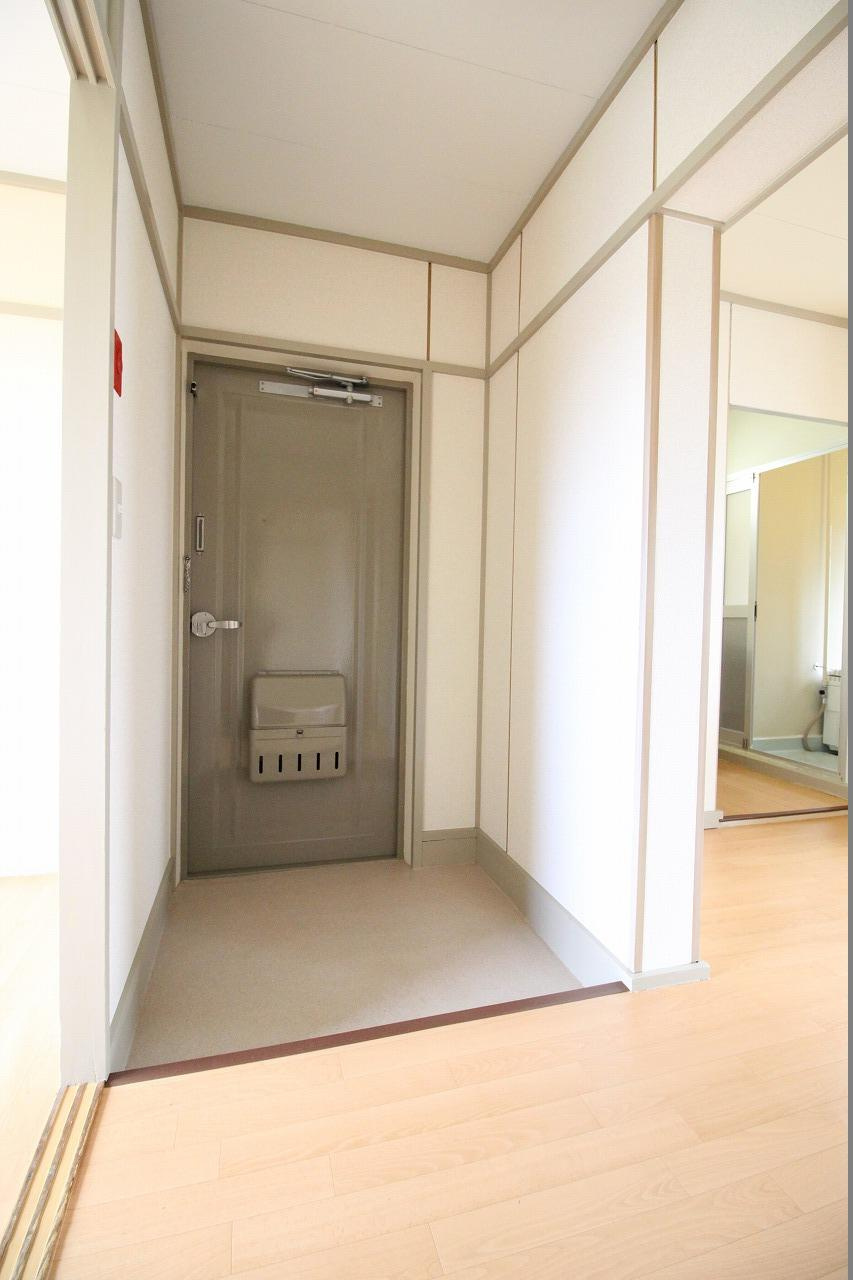 神陵台特別住宅の玄関|※お部屋により仕様が異なる場合があります。