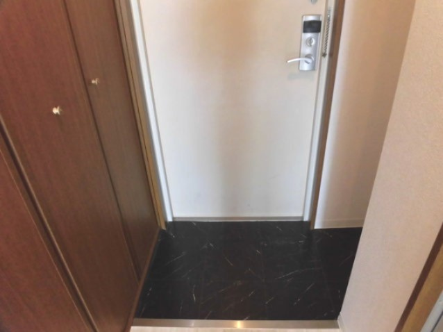 毎日通る玄関はこちらです