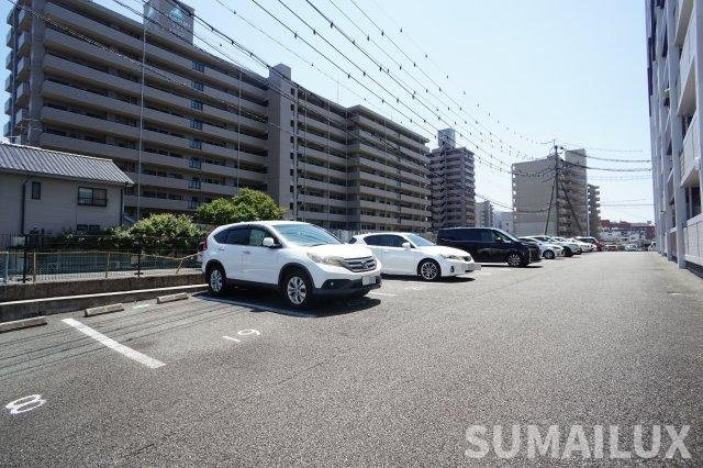 熊本市中央区本山町の賃貸マンションの駐車場