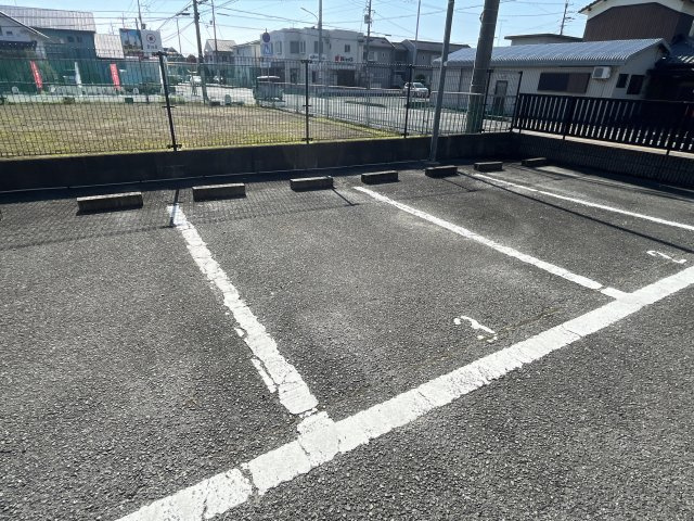 ボナール東川Bの駐車場