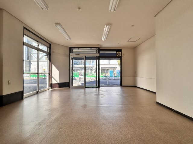 土方店舗（定期借家契約物件）の内装