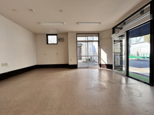 土方店舗（定期借家契約物件）の内装