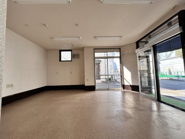 土方店舗（定期借家契約物件）の内装