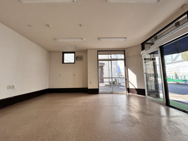土方店舗（定期借家契約物件）の内装