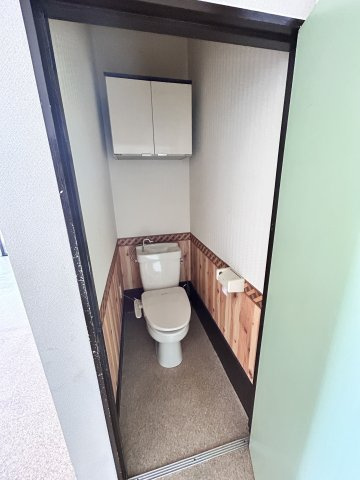 土方店舗（定期借家契約物件）のトイレ