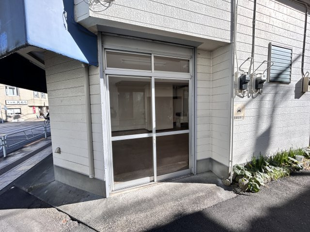 土方店舗（定期借家契約物件）の外観