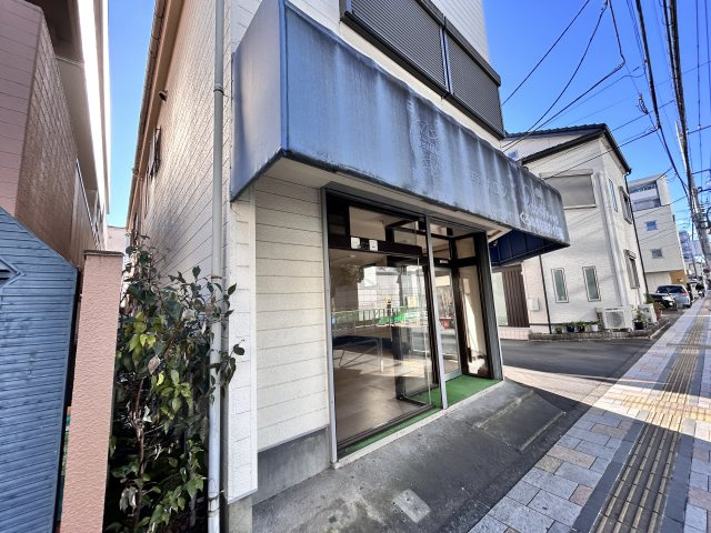 土方店舗の外観