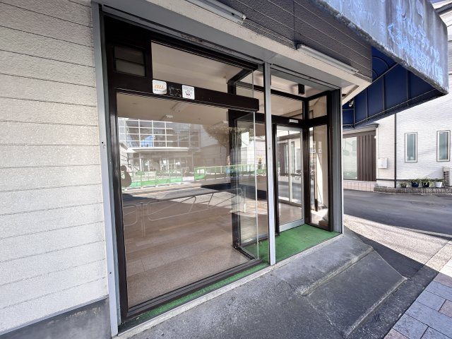 土方店舗の外観