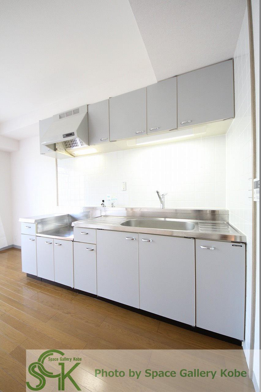 井吹東シティコートのキッチン|※お部屋により仕様が異なる場合があります。