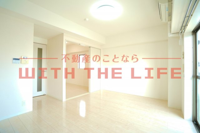 ソレイユ中央【キャッシュバック対象物件】の居間・リビング|ゆったり過ごせるリビングです