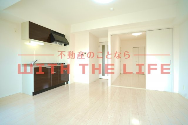 ソレイユ中央【キャッシュバック対象物件】の居間・リビング|ゆったりとした居間です