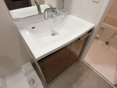 【独立洗面台】 | コンフォリア・リヴ新大阪西宮原ソルテラス | 独立洗面台、朝の身支度には欠かせません