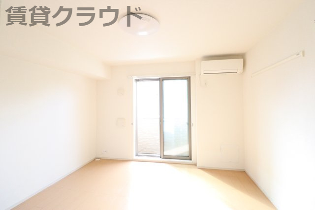 ルミエールの居間・リビング|使い勝手のいい寝室です