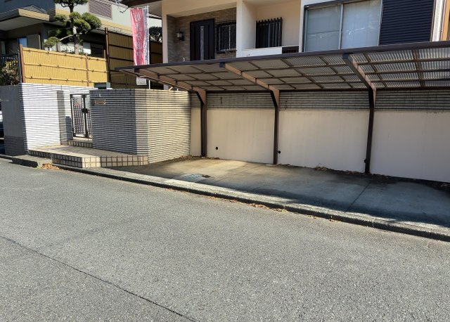 【外観】 | 土地の面積＝住宅面積ではありません。建ぺい率の問題などで、土地のある場所によって住宅を建てられる面積は限られています。高さもしかり、「土地」という言葉の中には、建築条件も含まれると考えておきましょう。