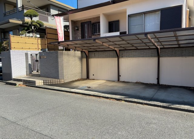 【外観】 | 土地購入を検討されている場合、境界杭がない状態で購入してしまうと境界確定測量をする必要があり、費用がかかります。購入の前に、売主、隣土地所有者立ち合いのもと境界を確定し境界杭を設置するのがベストです。