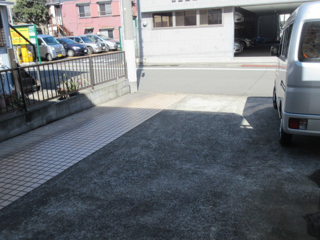 ホウシンハイムの駐車場|敷地内駐車場