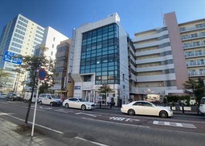 【外観】 | シーアイビル | 土地の形が極端に長細かったり、狭小地、あるいは道路との高低差がある傾斜地だった場合、後々売ろうとしても買い手がつかない場合もあります。後々、売却することになった時に価値の下がらない土地を選びましょう。