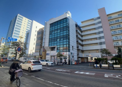 【外観】 | シーアイビル | 土地の前の道路に消火栓が設置されていることがあります。この場合、道路交通法第45条第1項により、駐車禁止の場所が指定されています。そのため、車庫などの駐車スペースをつくることができない場合があります。