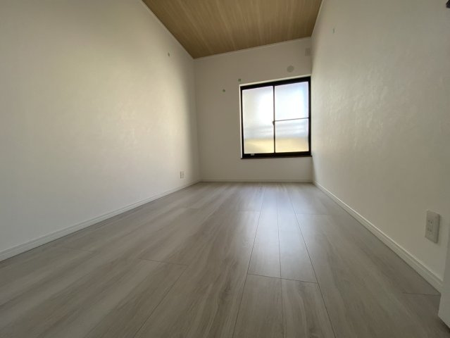 枚方市池之宮２丁目　中古戸建の洋室|広々とした洋室です