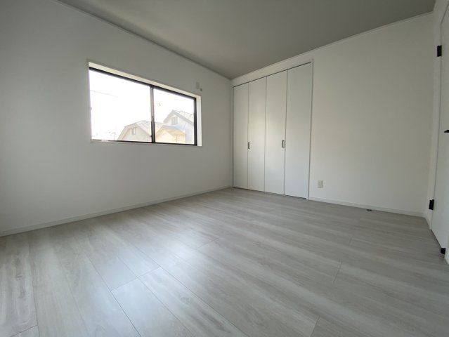 枚方市池之宮２丁目　中古戸建の寝室|開放的な寝室です