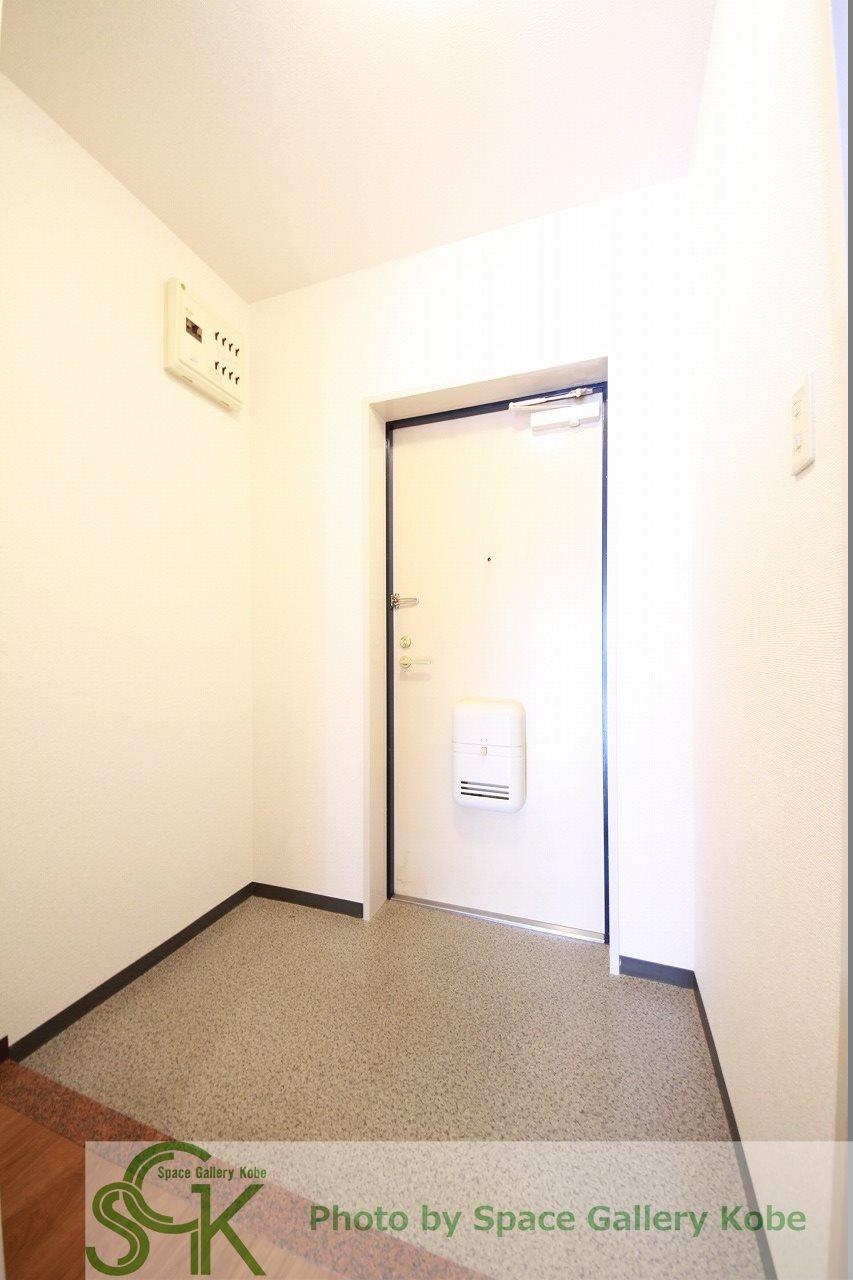 ルミエール神戸の玄関|※お部屋により仕様が異なる場合があります。