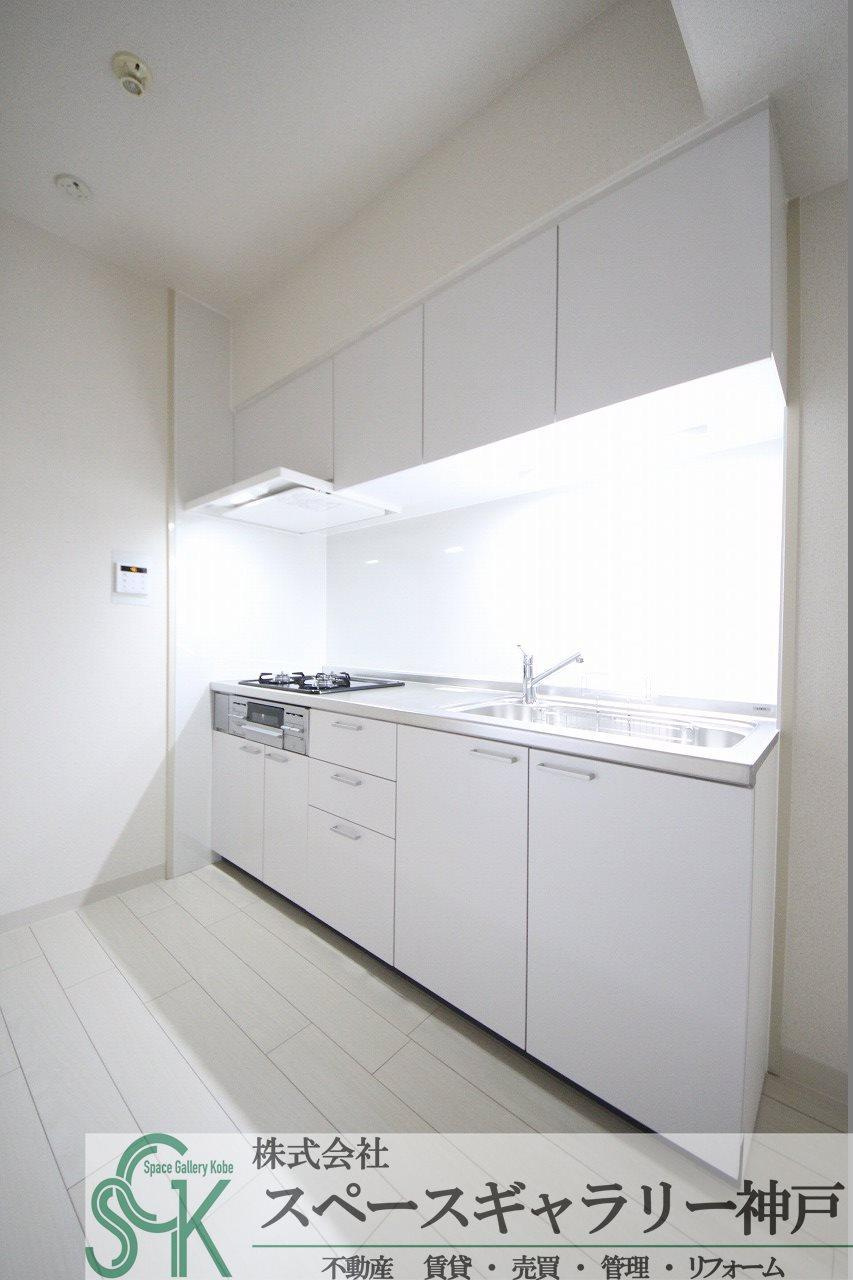ルミエール神戸のキッチン|※お部屋により仕様が異なる可能性があります。