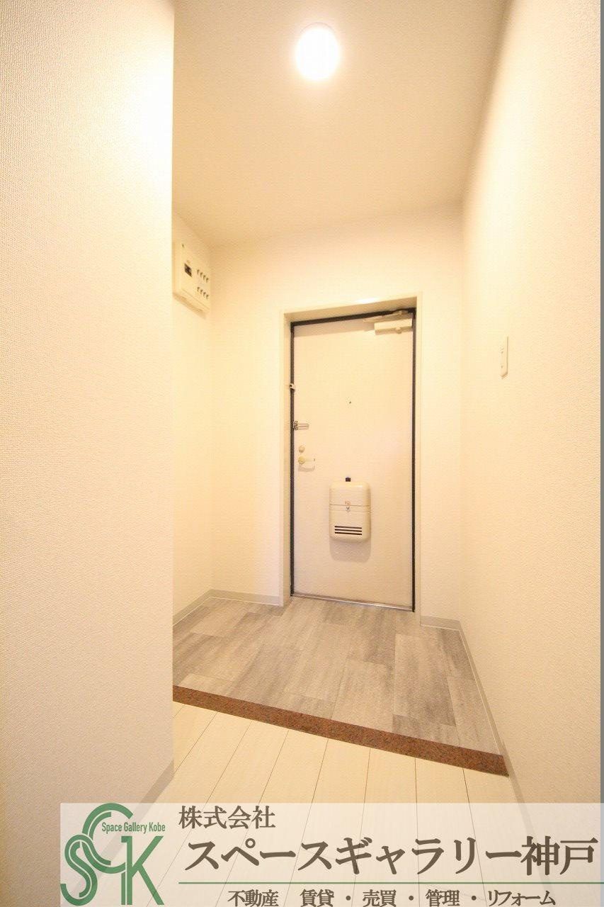 ルミエール神戸の玄関|※お部屋により仕様が異なる可能性があります。