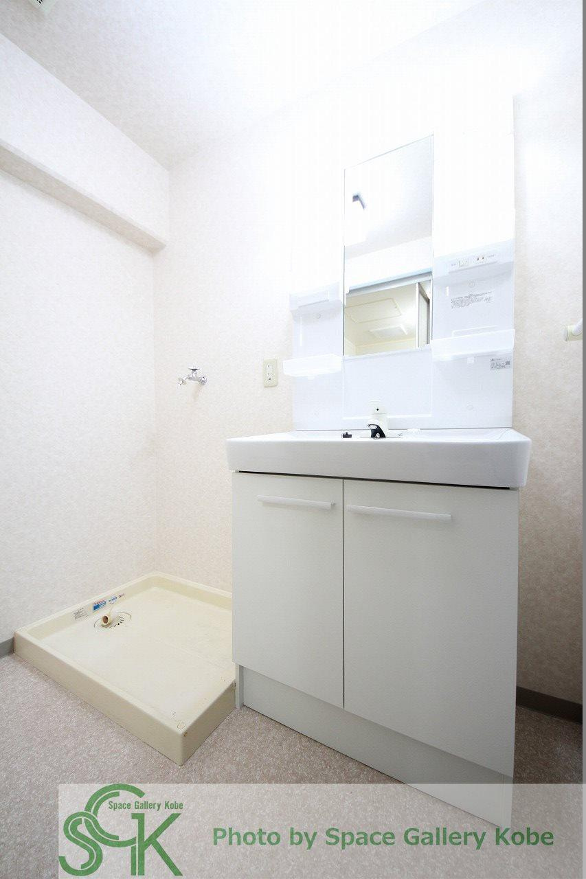 ルミエール神戸の洗面所|※お部屋により仕様が異なる可能性があります。