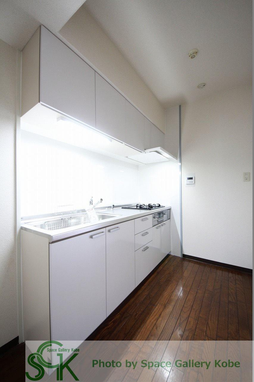 ルミエール神戸のキッチン|※お部屋により仕様が異なる可能性があります。