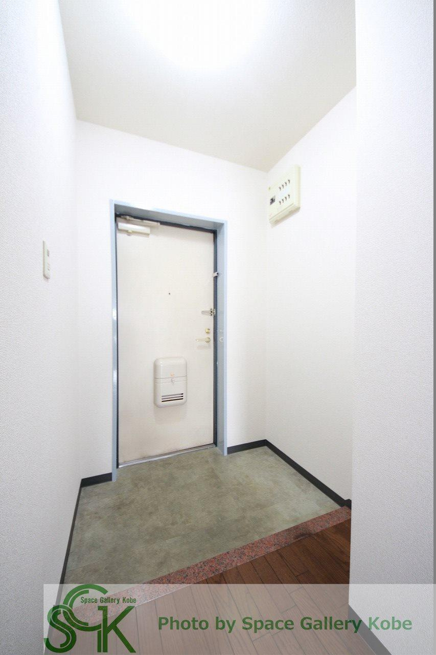 ルミエール神戸の玄関|※お部屋により仕様が異なる可能性があります。