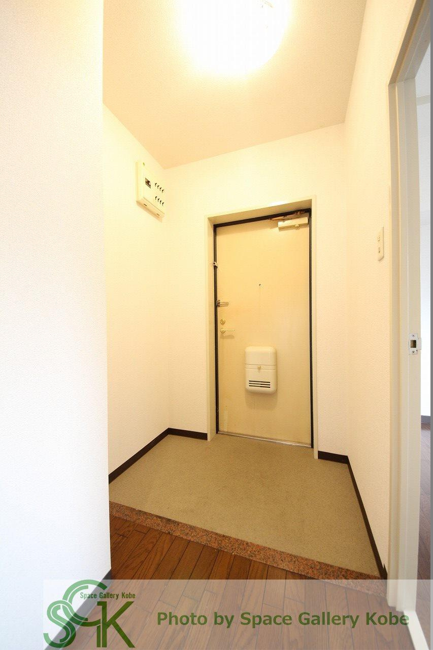 ルミエール神戸の玄関|※お部屋により仕様が異なる場合があります。