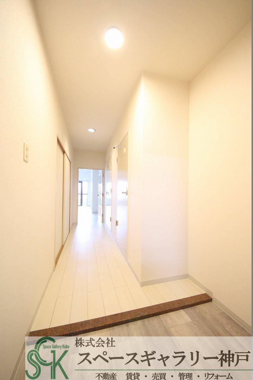 ルミエール神戸の玄関|※お部屋により仕様が異なる場合があります。