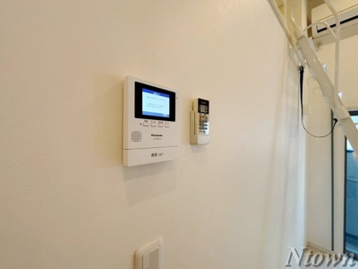 【セキュリティ】 | LIANGE栄生 | モニター付きインターホンです