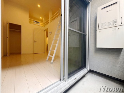 【バルコニー】 | LIANGE栄生 | バルコニーからの眺めを楽しみながら食事をしませんか