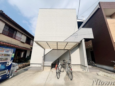 【外観】 | LIANGE栄生 | 外はこのようになっています