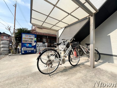 【その他共用部分】 | LIANGE栄生 | 駐輪場です