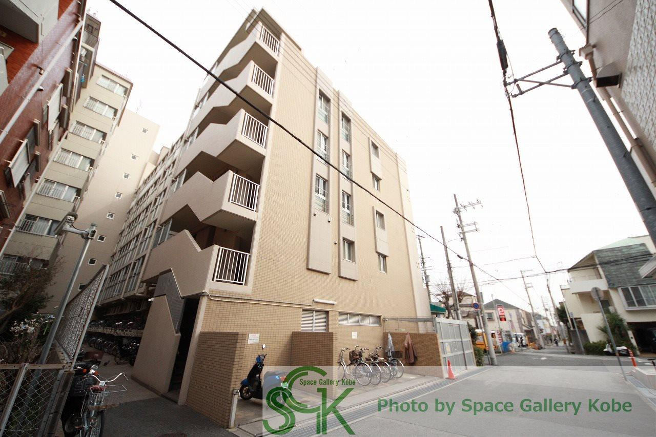 リヴロ新甲南の外観