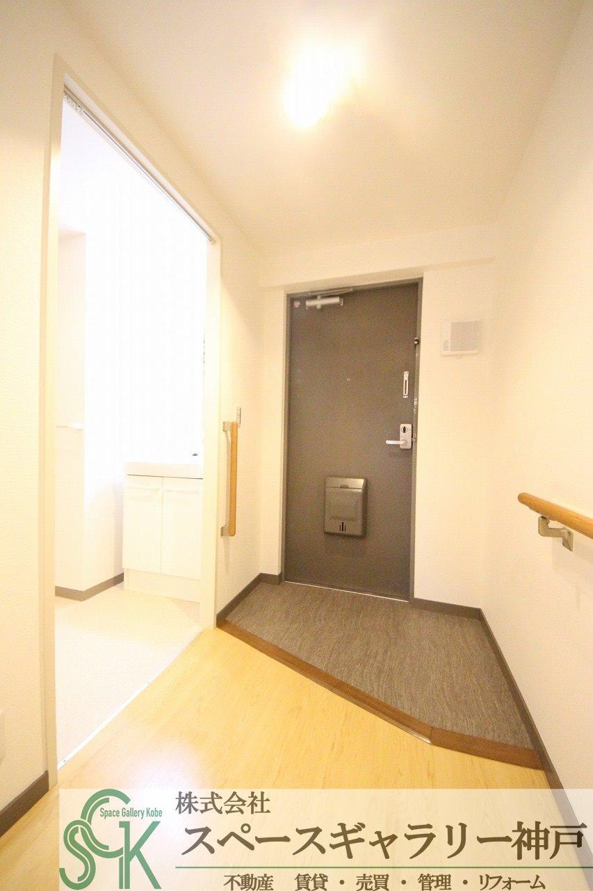 西鈴蘭台シティコートの玄関|※お部屋により仕様が異なる場合があります。