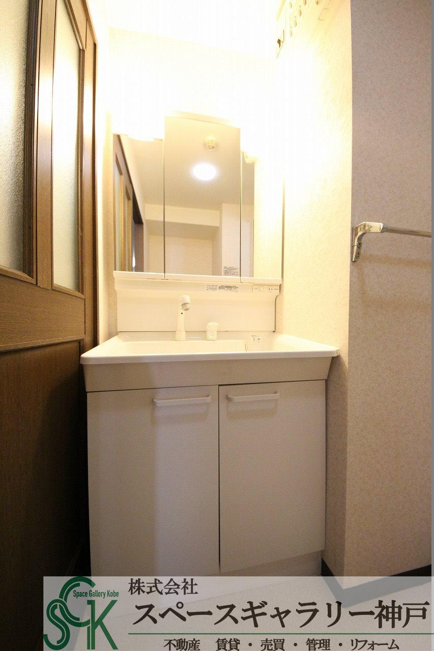 ロジュマン六甲の洗面所|※お部屋により仕様が異なる場合があります。