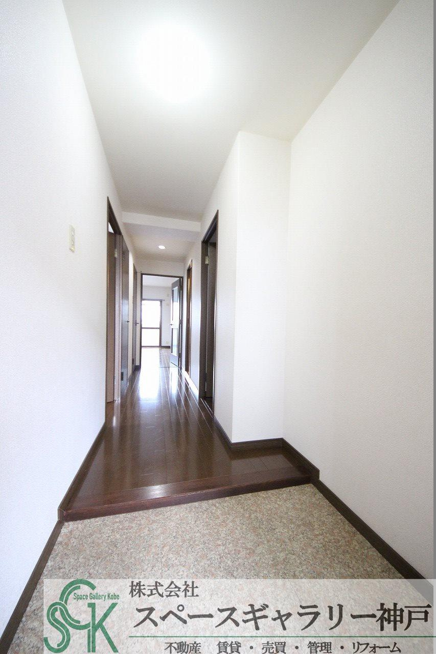 ロジュマン六甲の玄関|※お部屋により仕様が異なる場合があります。