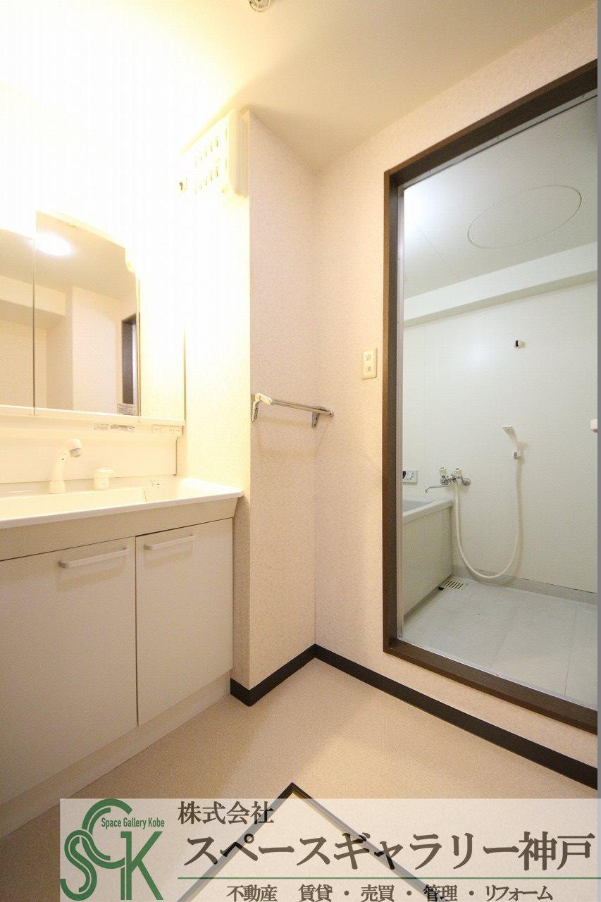 ロジュマン六甲の洗面所|※お部屋により仕様が異なる場合があります。