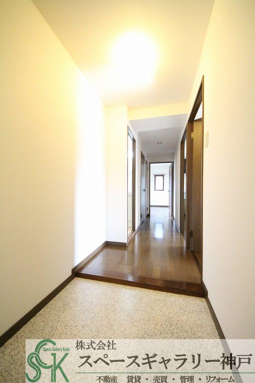 ロジュマン六甲の玄関|※お部屋により仕様が異なる場合があります。