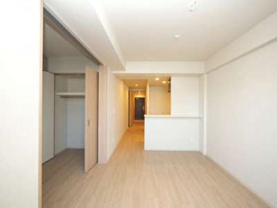 【居間・リビング】 | リビオメゾン新大阪 | こちらの居間で趣味の時間をお楽しみください