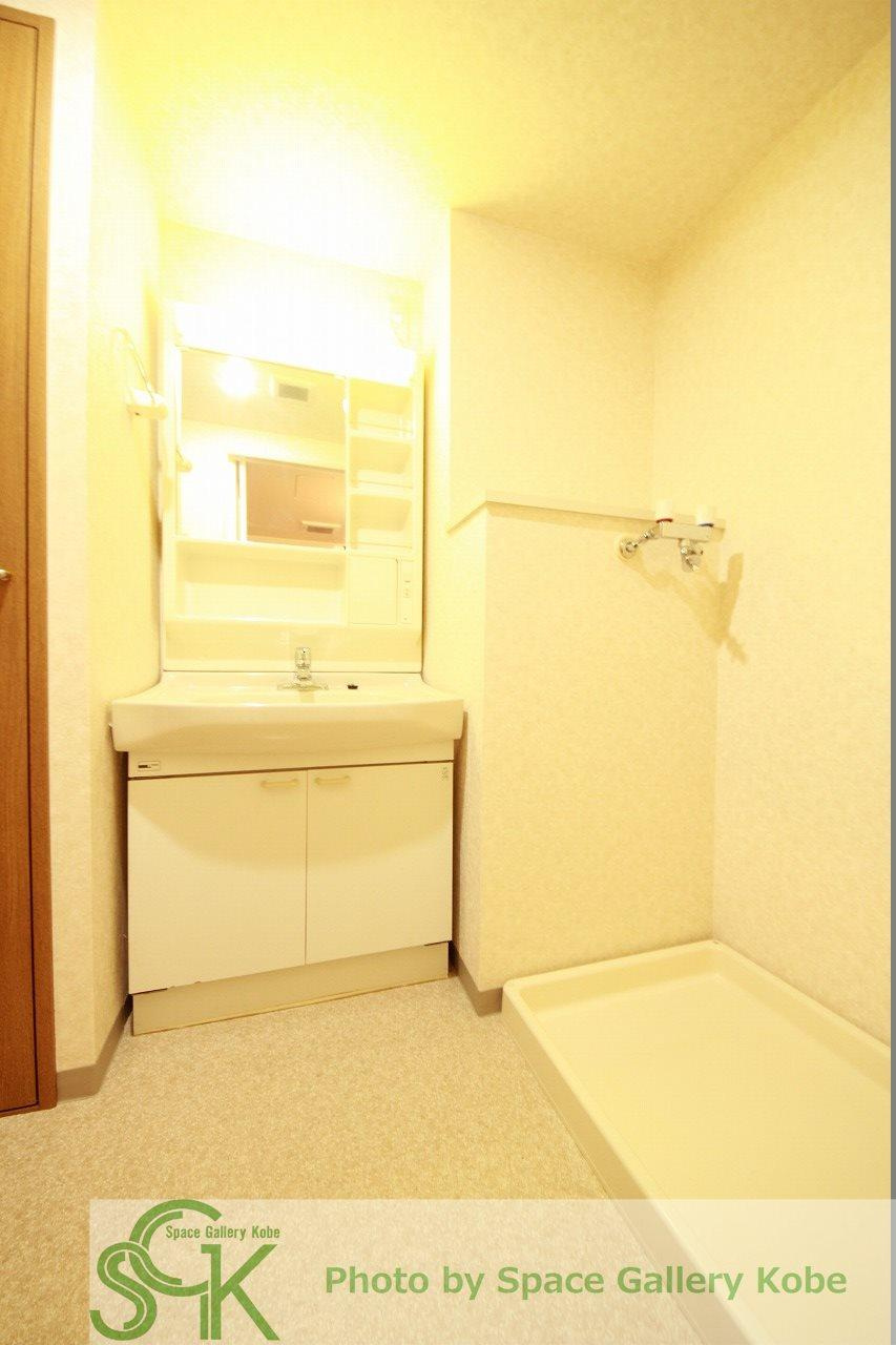 ウエストコート8番街・1番館の洗面所|※お部屋により仕様が異なる場合があります。