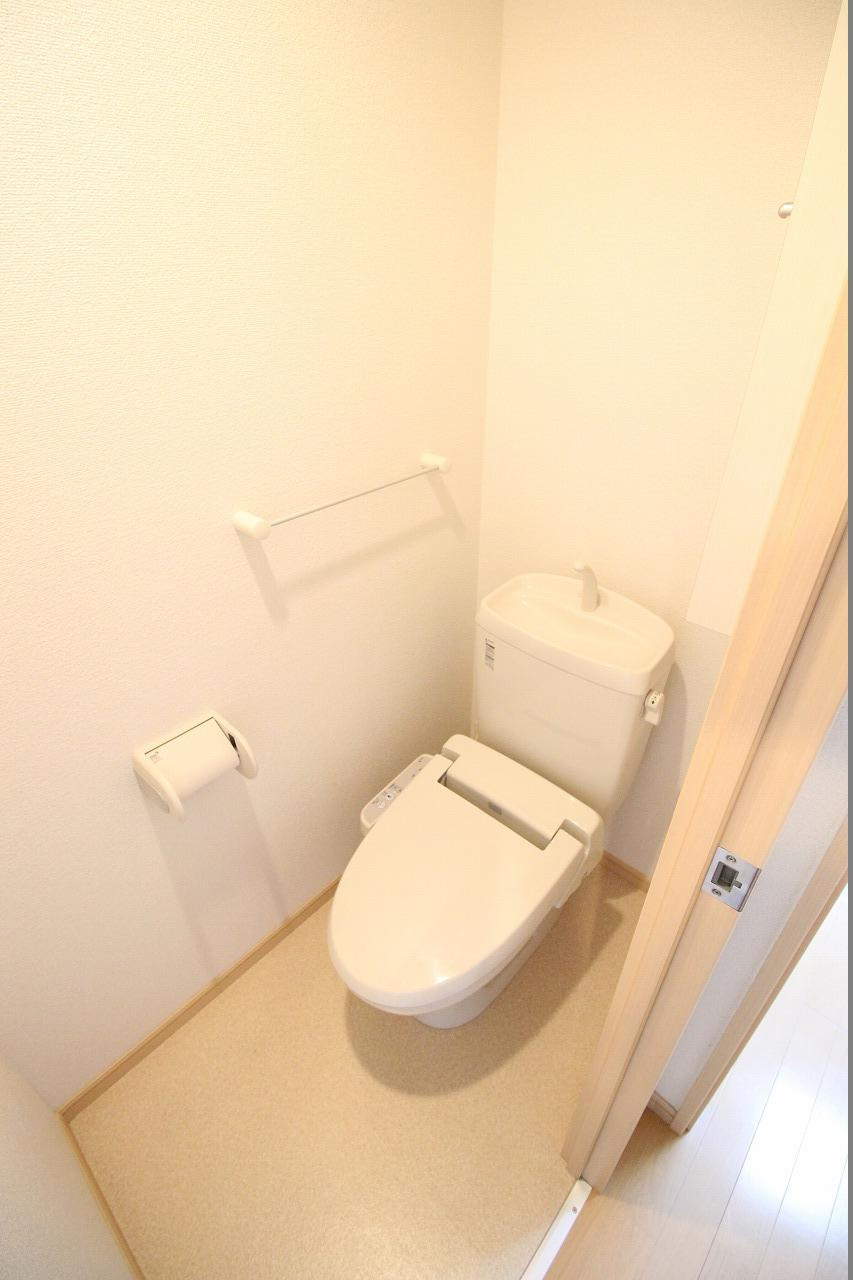 Jコート明石駅前のトイレ|※お部屋により仕様が異なる場合があります。