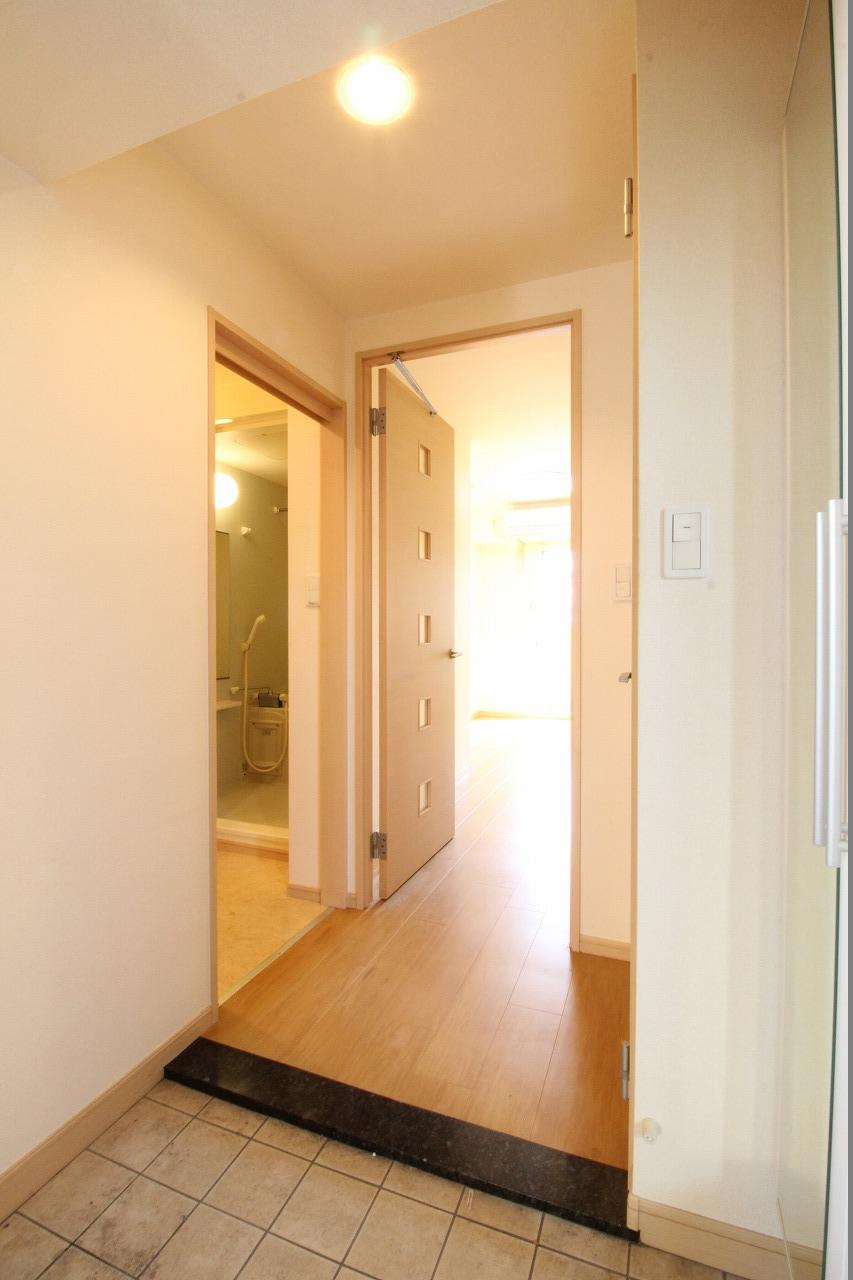 Jコート明石駅前の玄関|※お部屋により仕様が異なる場合があります。
