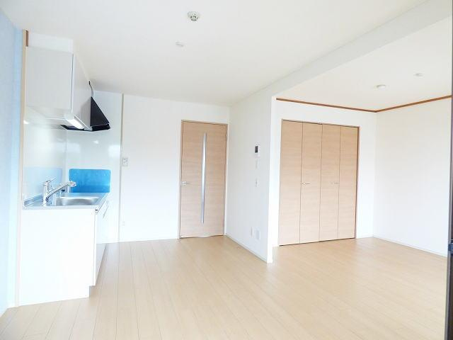 アーバンメゾンの居間・リビング|※お部屋により仕様が異なる場合があります。