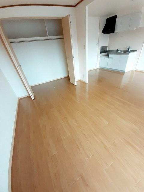 アーバンメゾンの居間・リビング|※お部屋により仕様が異なる場合があります。