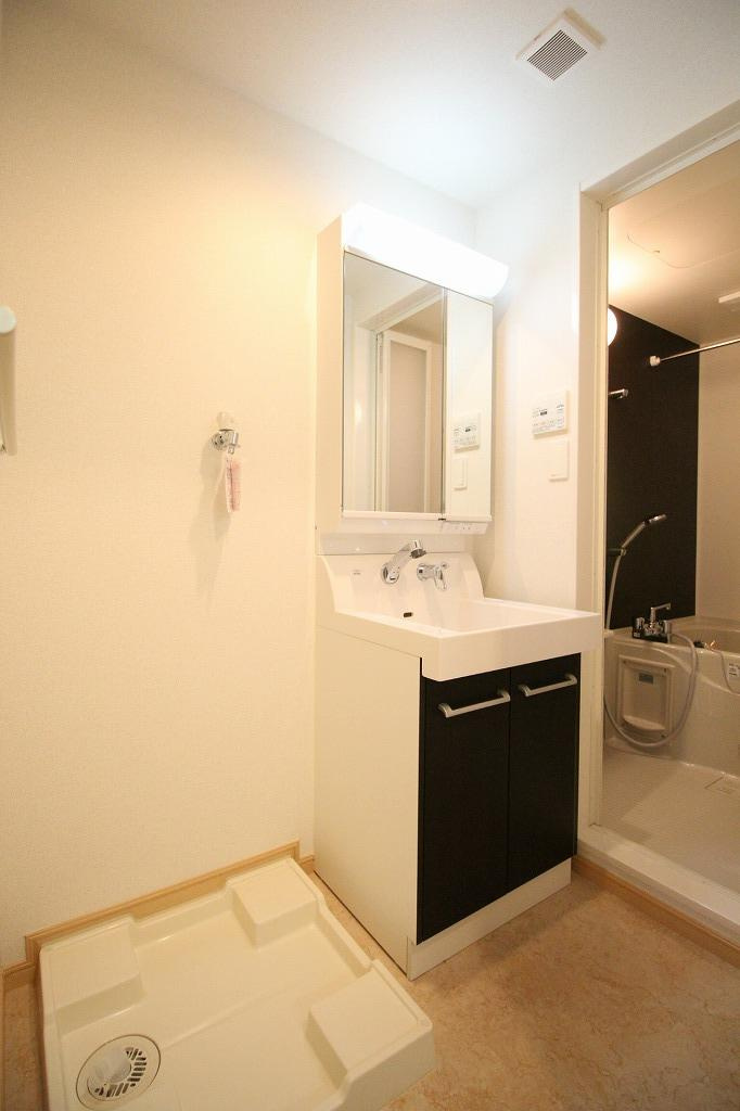 アヴリルの洗面所|※お部屋により仕様が異なる場合があります。