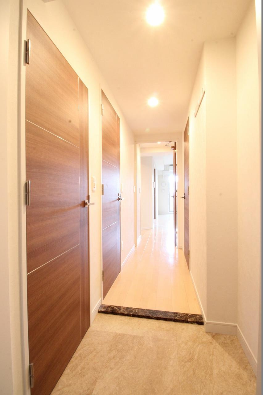 アビエール海岸通りの玄関|※お部屋により仕様が異なる場合があります。